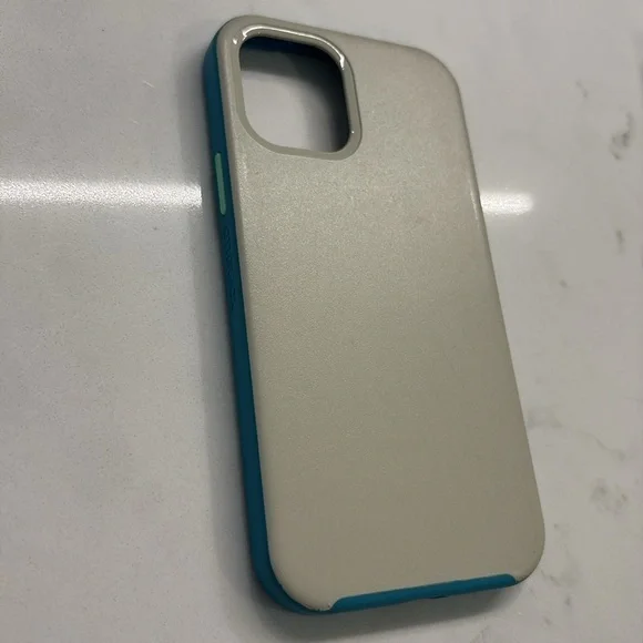 OtterBox Slim Case with MagSafe for Apple iPhone 12/12 Pro - Picture 3 of 4